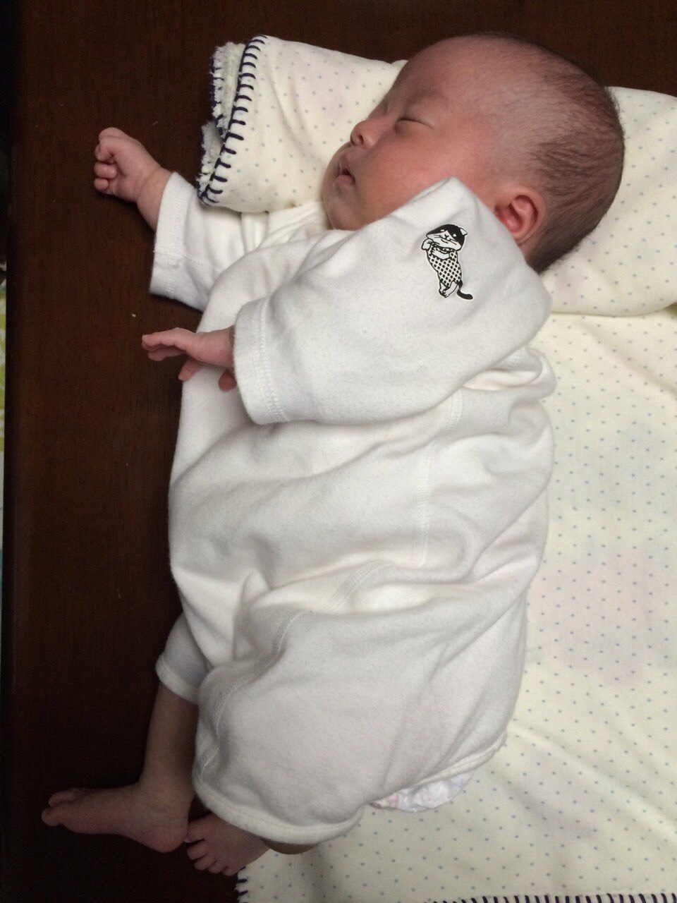 可愛い新生児とベビー肌着の写真 あかちゃん肌着専門店マルマイユ 出産祝い オーガニックコットン布マスク